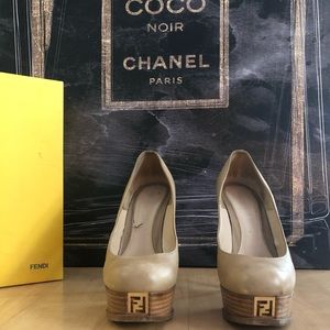 *** Authentic *** FENDI Fendista Pumps in beige